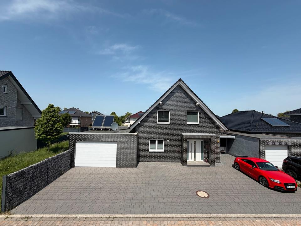 Thumbnail-Einfamilienhaus mit Pool