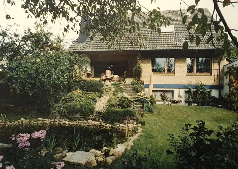 Thumbnail-Freistehendes EFH mit großer Einliegerwohnung im OG