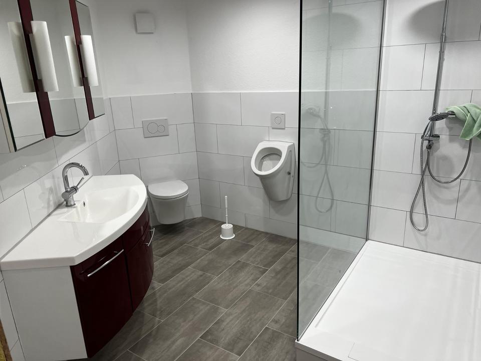 Thumbnail-3-Zimmer Kellerwohnung mit Duschbad und Einbauküche