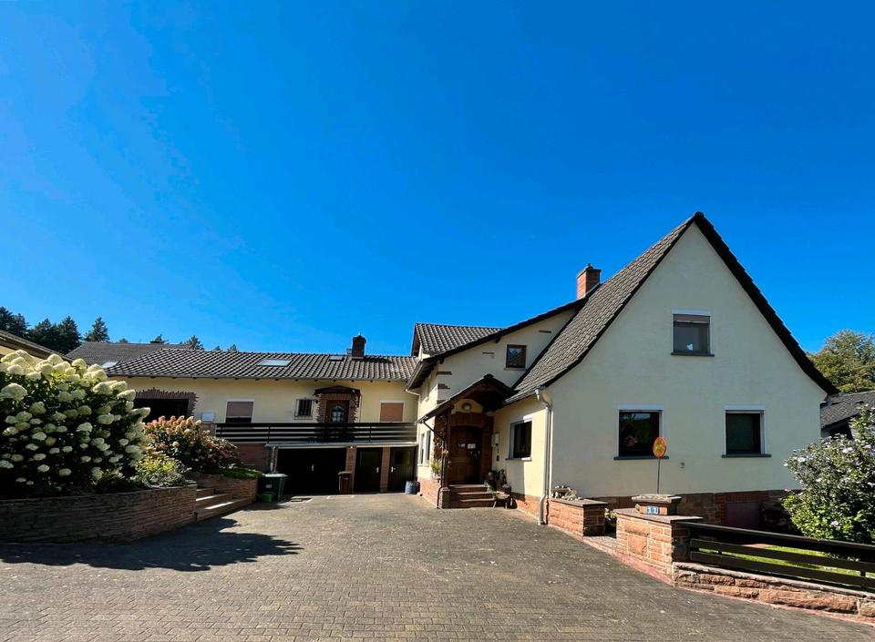 Thumbnail-Gepflegtes Zweifamilienhaus mit Nebengebäude in Büdingen-Dudenrod