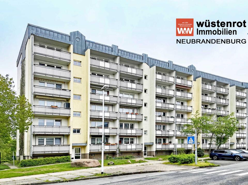 Thumbnail-MIT EINBAUKÜCHE UND BALKON: RENOVIERTE UND HELLE DREI-RAUM-WOHNUNG MIT KELLERRAUM