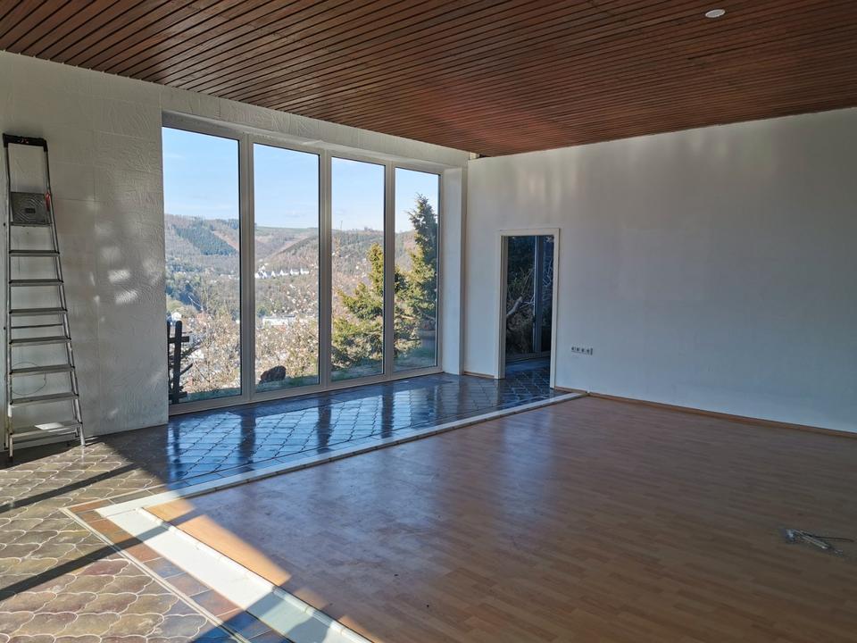 Thumbnail-v. privat: 2­-Zimmer-Whg 151 m² Wfl. in EFH in ruhiger Höhenlage,