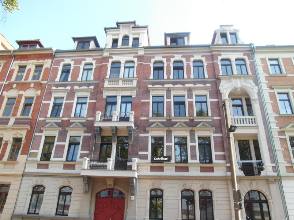 Thumbnail-Charmante 3-Raum-Wohnung mit Stuckdecke in Riesa (Bad mit Dusche und Badewanne ausgestattet)