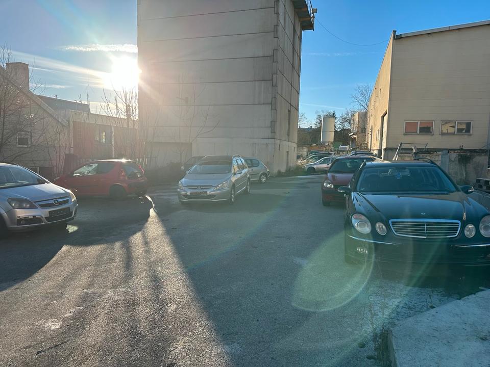 Thumbnail-Büro und Stellplätze zu vermieten in Feuerbach