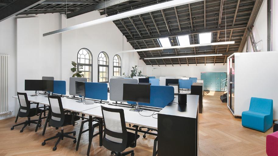 Thumbnail-Moderner Schreibtischplatz im IT-Hub Münchens, flexibel, Kaffee & Terrasse