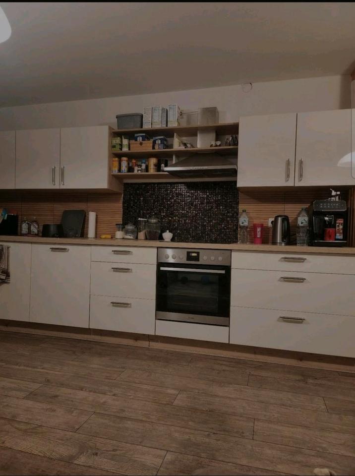 Thumbnail-Zimmer in einer Zweizimmerwohnung zu vermieten. Voll möbliert.