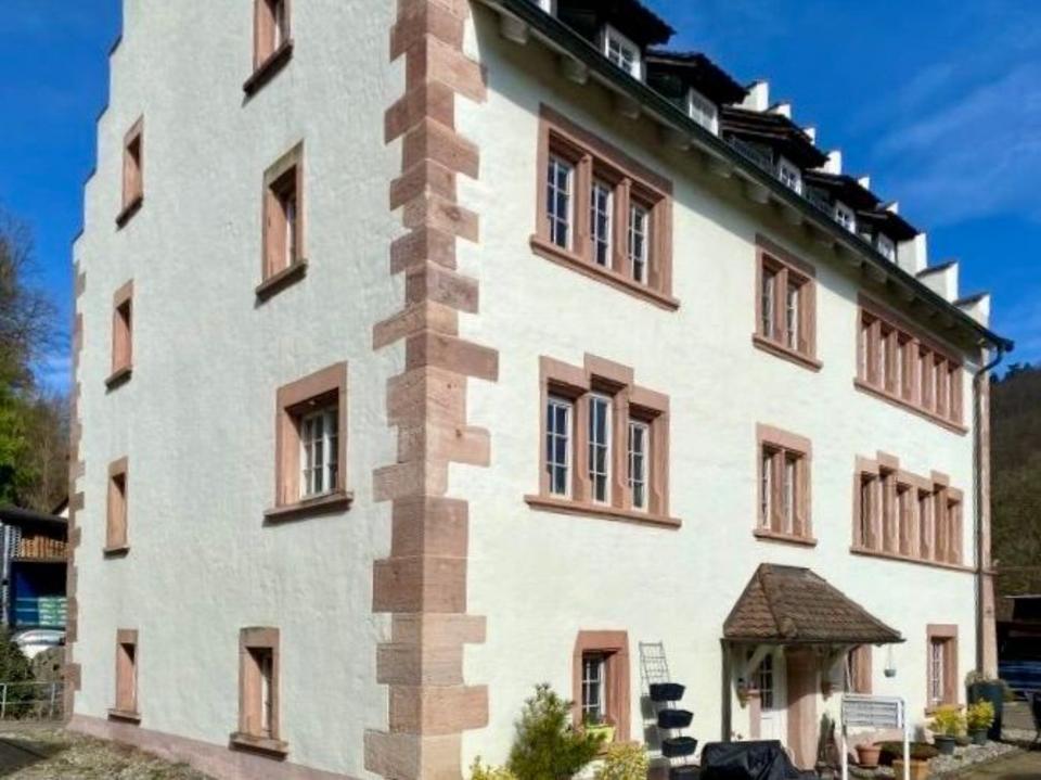 Thumbnail-Kernsanierte 128 m² Etagenwohnung mit Altbaucharme