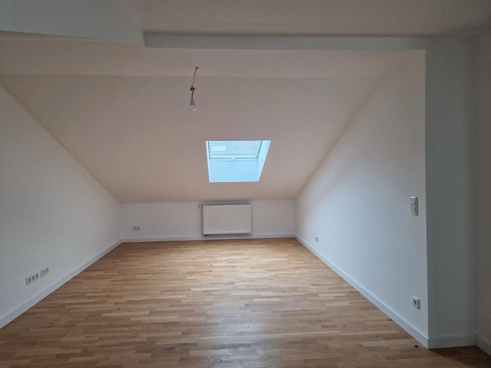 Thumbnail-2 Zimmer Dachgeschoss - Erstbezug nach Sanierung