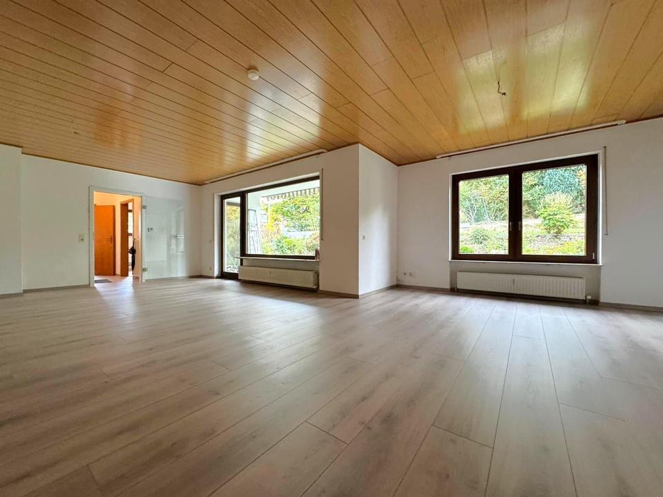 Thumbnail-Großzügige 4-Zimmer-Erdgeschosswohnung mit Garten