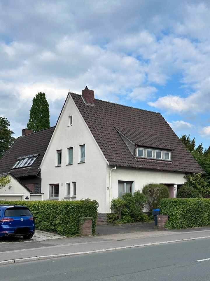 Thumbnail-Freistehendes Einfamilienhaus mit großem Garten