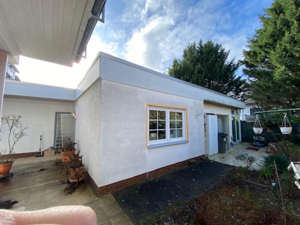 Thumbnail-Geräumiger Bungalow (WEG) in Darmstadt-West mit Wintergarten