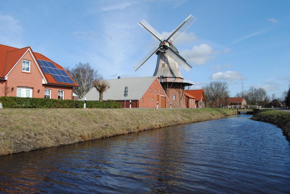 Thumbnail-Attraktive Doppelhaushälfte in idyllischer Lage am Sauteler Kanal