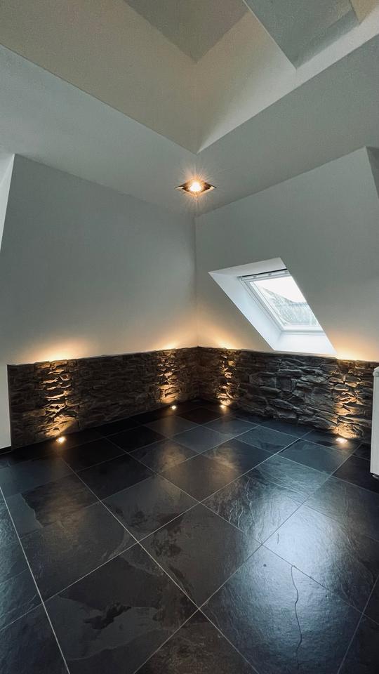 Thumbnail-Hochwertige 2-Zimmer-DG-Wohnung mit Balkon & EBK - Vogelberg