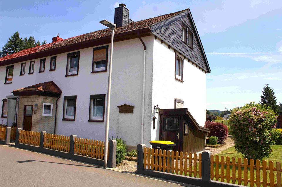 Thumbnail-Doppelhaushälfte mit großem Grundstück - Doppelgarage - Werkstatt