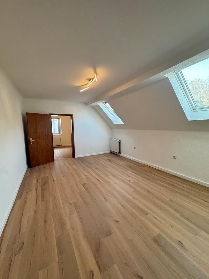 Thumbnail-Nalbach Obergeschosswohnung 3 ZKB 110qm Garage Balkon