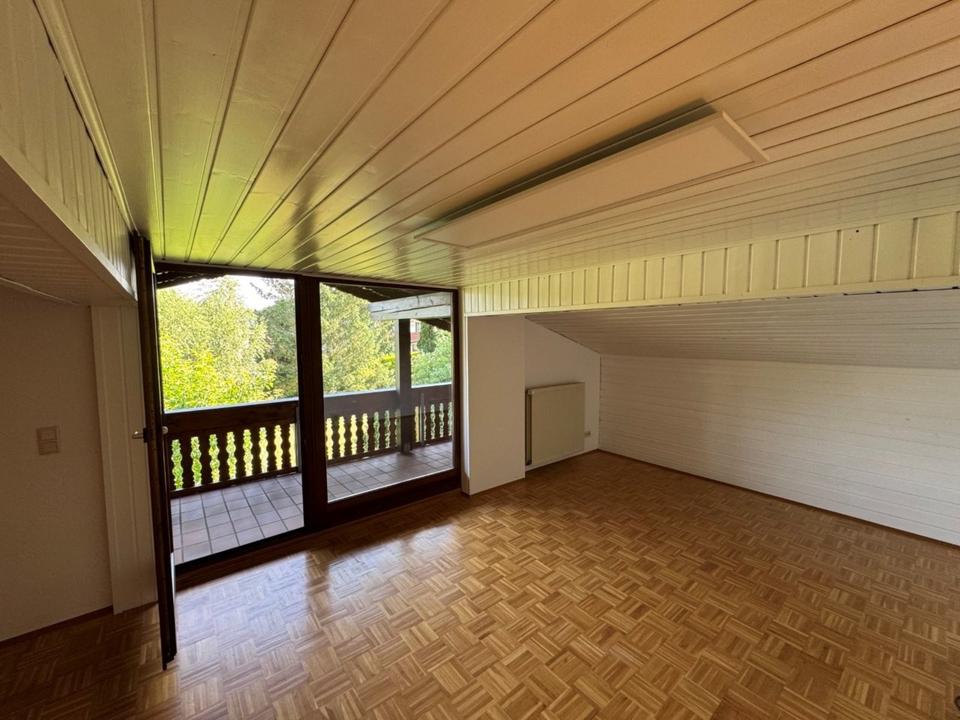 Thumbnail-Dachgeschosswohnung mit großem Balkon in BW-Reinhardshausen – frisch renoviert