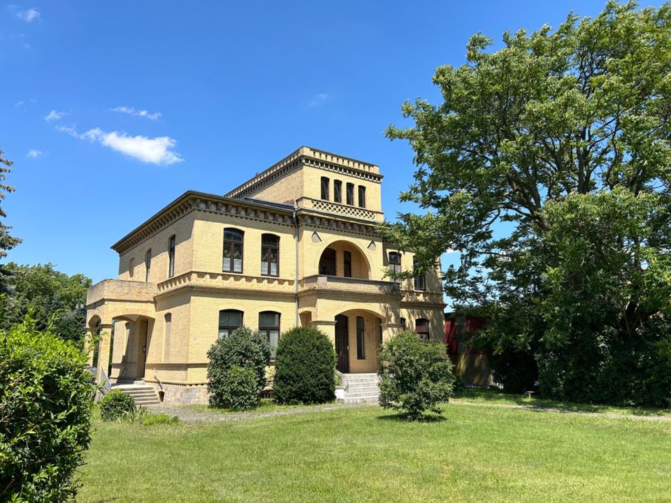 Thumbnail-Schöne 3 Raumwohnung im DG einer Stadtvilla mit großem Garten