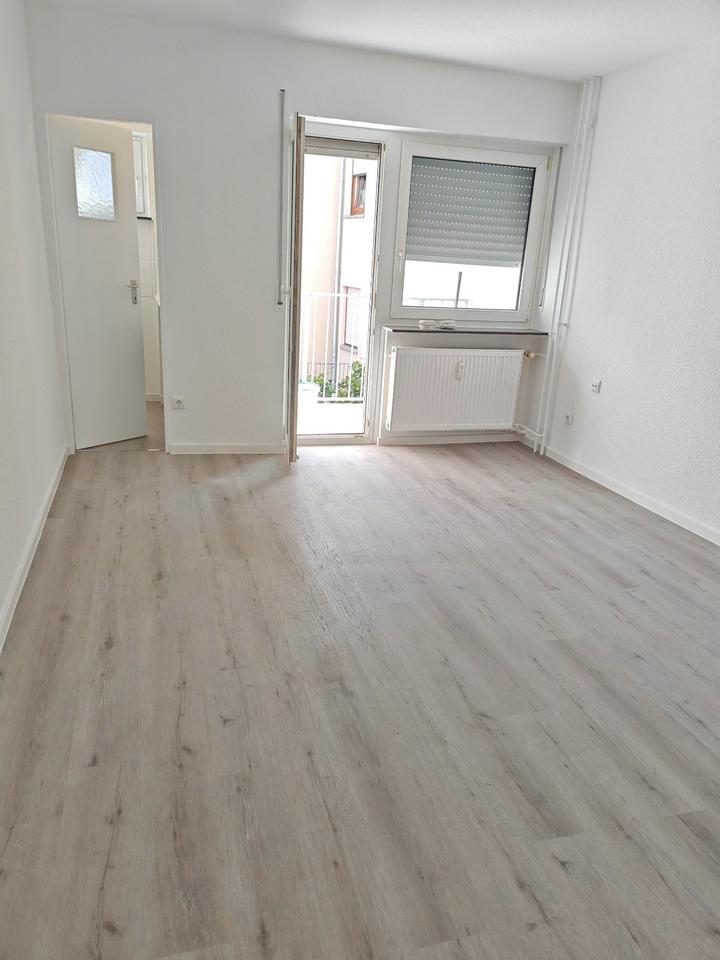 Thumbnail-MODERNES 1 ZW STUDIO NEU SANIERT BALKON BAD EBK ZENTRALE LAGE NIEDERRAD FUSSLÄUFIG ROSSMANN EIFLER REWE PENNY TEDI S BAHN LYONERSTR ÖVNP BUSSBAHN BRUCHFELDSTR RUHIGE NÄHE UNI KLINIK SEITENSTRASSE