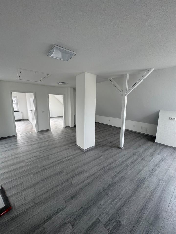 Thumbnail-Attraktive und Sanierte, 3 Zimmer Dachgeschosswohnung mit Balkon