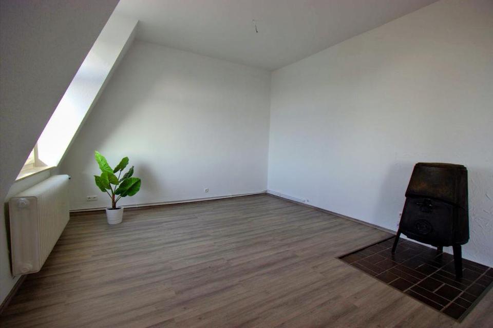 Thumbnail-Beste Aussicht unterm Dach: Stilvolle 2-Zimmer-Dachgeschosswohnung mit Kamin