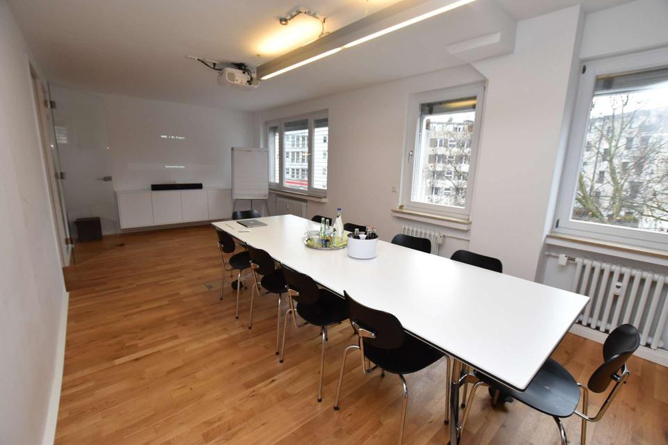 Thumbnail-Arbeiten, wo die Stadt pulsiert – flexible Bürofläche direkt am Ebertplatz!