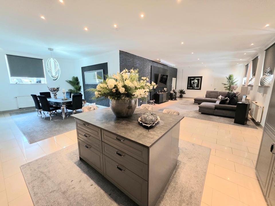 Thumbnail-IK| Möblierte Designerwohnung mit einem Schlafzimmer und Ankleide – sofort bezugsfertig