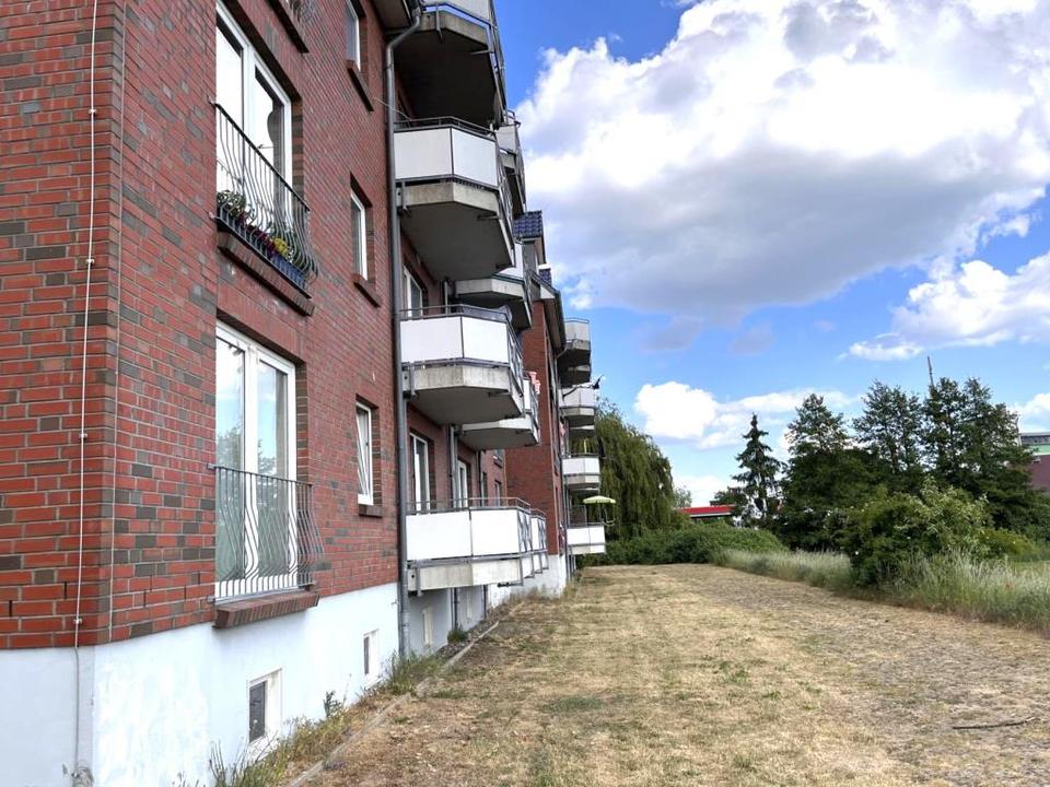 Thumbnail-Diese Wohnung wischt mit 0815 den Boden.