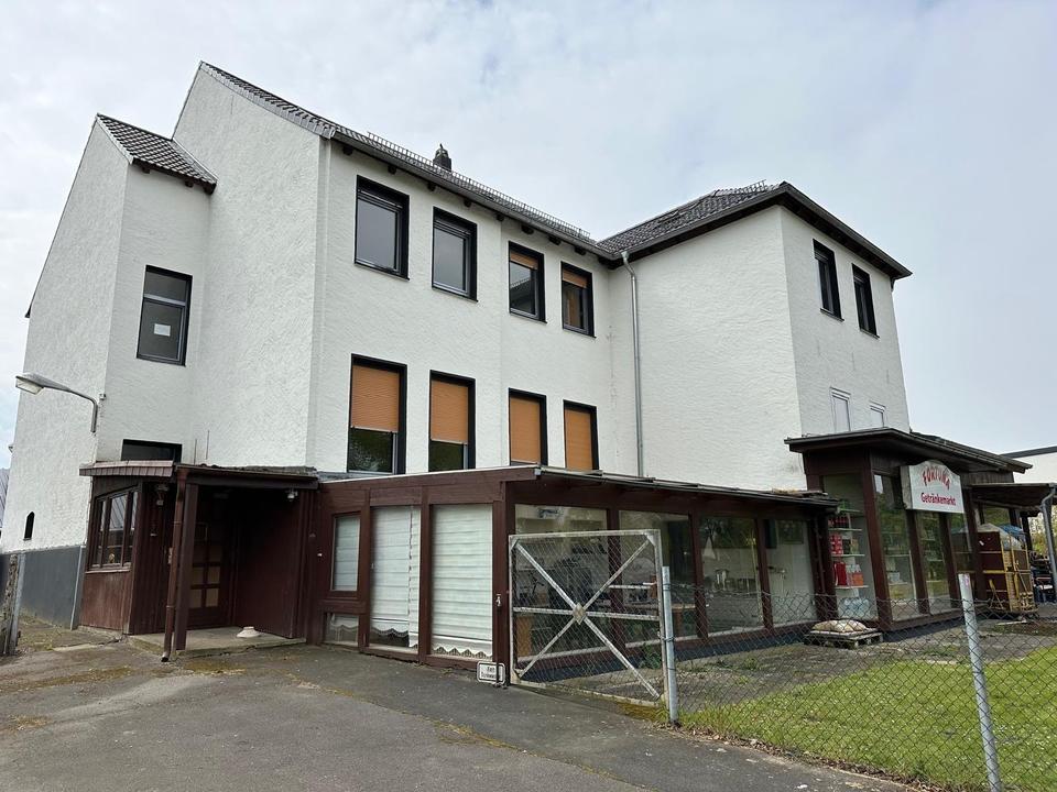 Thumbnail-Großzügige 6-Zimmer-Wohnung mit Gartenanteil und 2 PKW-Stellplätzen