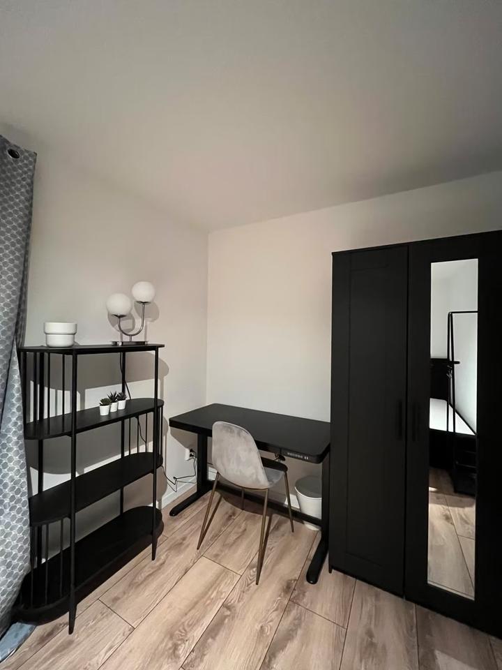 Thumbnail-Vollmöbliertes Studenten WG Zimmer (inkl. Strom & Internet)