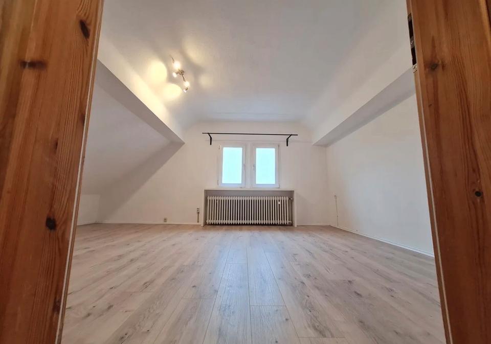 Thumbnail-Sanierte Dachgeschosswohnung mit Weitblick in Remscheid Hasten