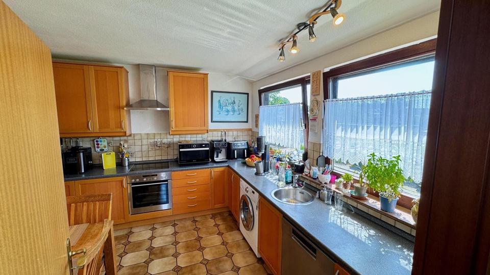 Thumbnail-5-Zimmer- Maisonettewohnung mit separatem Eingang, Einbauküche in