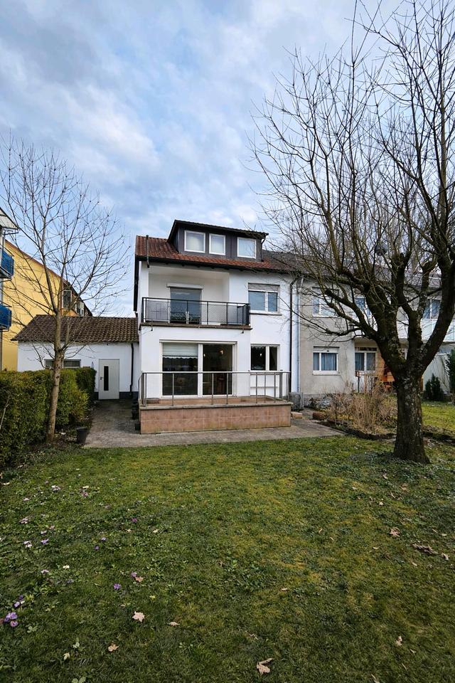 Thumbnail-Reihenendhaus, 7 Zimmer, Garten, Terrasse, Balkon, Garage