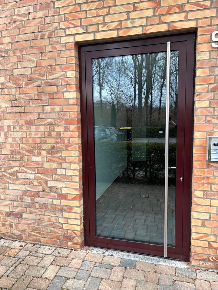 Thumbnail-Helle 2-Zimmer-Wohnung mit EBK, HWR und Bad in zentraler Lage