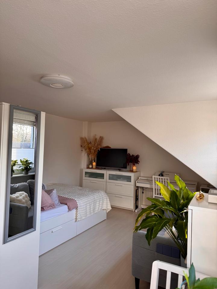 Thumbnail-1-Zimmer-Dachgeschosswohnung in Bergisch Gladbach-Hebborn