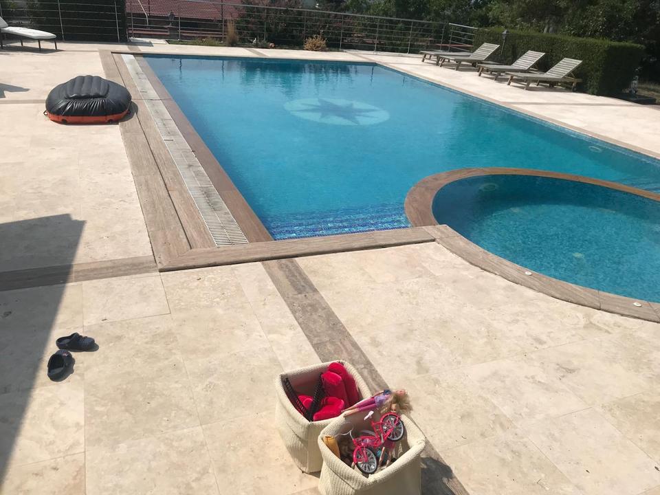 Thumbnail-Villa mit Pool und Tennisplatz in Villen Viertel v. Koscharitza