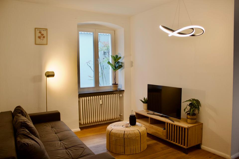 Thumbnail-90 Quadratmeter möblierte 4-Zimmer Altbauwohnung mit Terrasse