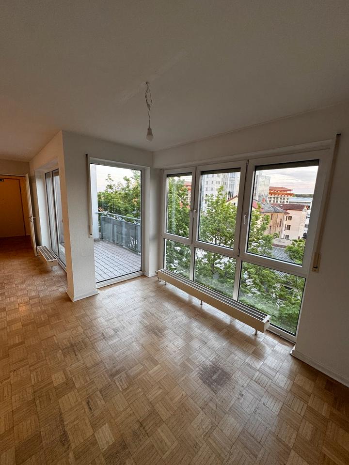 Thumbnail-Moderne 3 Zimmer Wohnung mit Einbcuhküche und Balkon