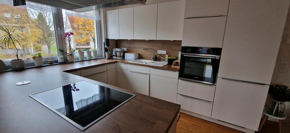 Thumbnail-Helle 3-Zimmer-Wohnung mit Südbalkon, Einbauküche und 2 Stellp.