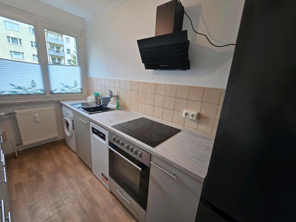 Thumbnail-Wohnung zur Nachmiete + Einbauküche + Badmöbel + Gardinenstange