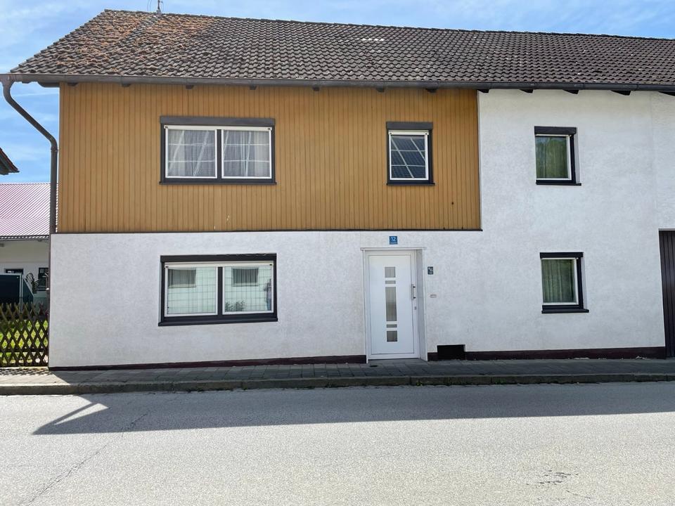 Thumbnail-Einfamilienhaus mit Nebengebäuden