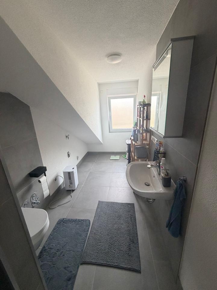 Thumbnail-Sanierte 2,5-Zimmer-Dachgeschosswohnung (ca. 67 m²) zu vermieten