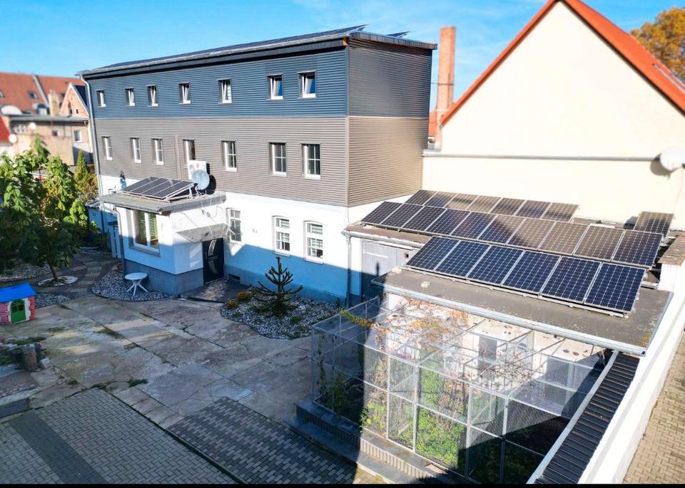 Thumbnail-Einfamilienhaus mit PV Anlage und Garten