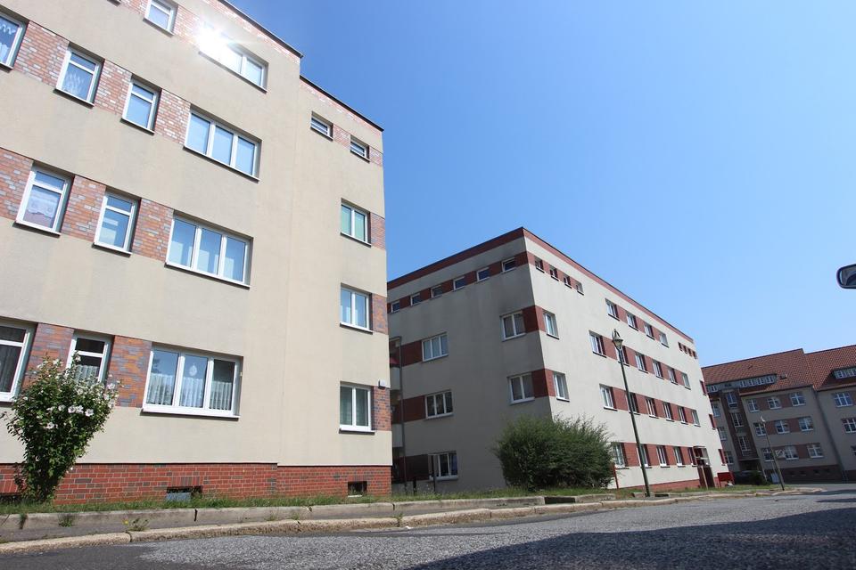 Thumbnail-Erstbezug nach Komplettsanierung! Große Zwei Raum Whg. im EG!