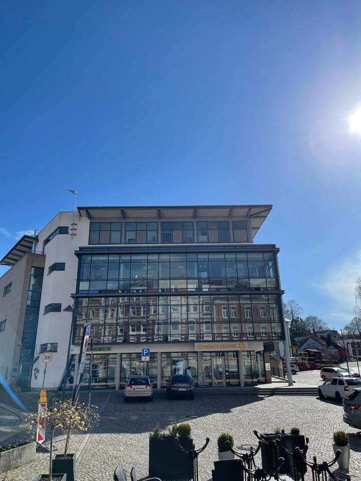 Thumbnail-helles Büro mit Tiefgaragen-Stellplatz in LimbachOberfrohna zu vermieten