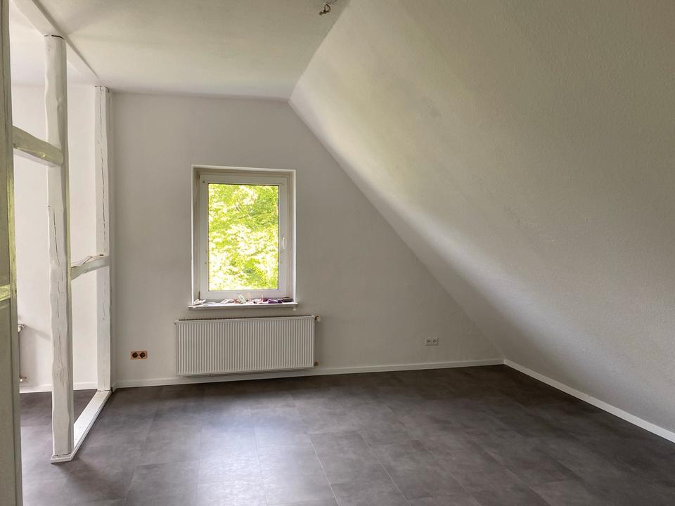 Thumbnail-Schöne Helle 2 Zimmer Dachgeschosswohnung