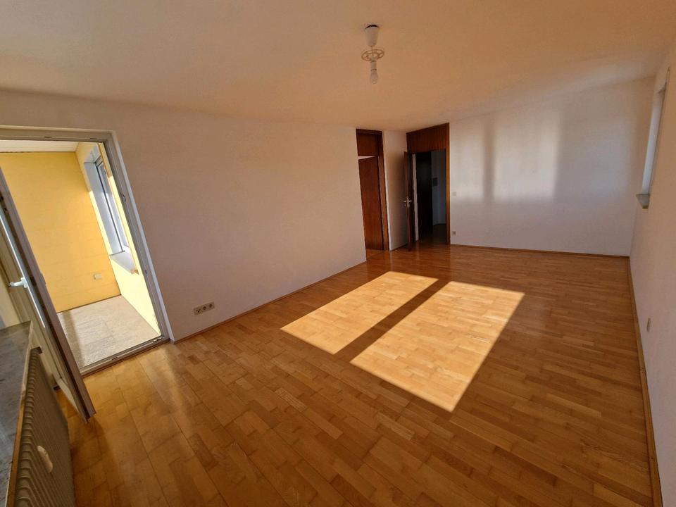 Thumbnail-Attraktive 2,5 Zimmer Wohnung mit Einbauküche, Balkon & Garage