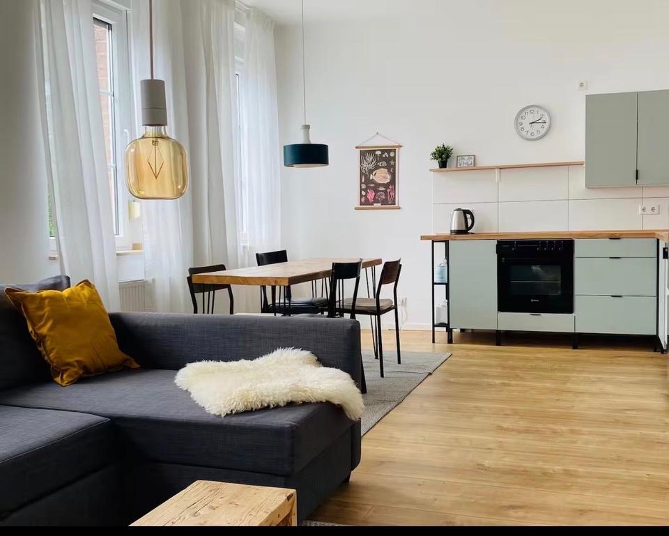 Thumbnail-Schöne möblierte Altbauwohnung