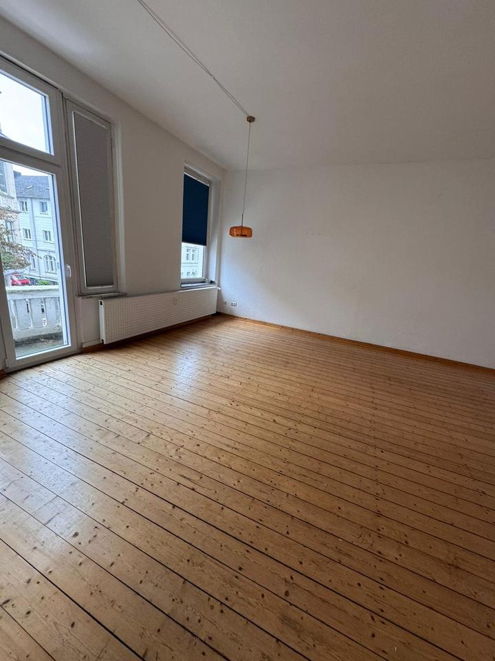 Thumbnail-Attraktive 70 m² Wohnung mit Balkon und Einbauküche in zentraler Lage