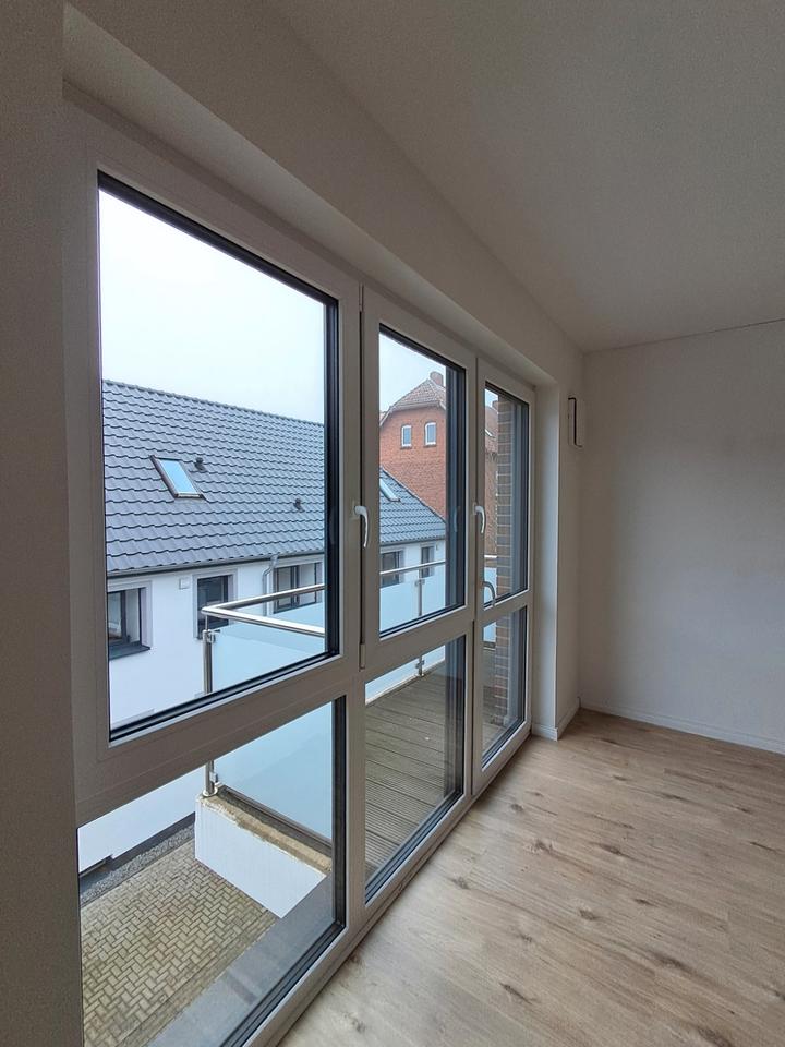 Thumbnail-Anfragen NUR per E-Mail. Beliebte Wulsdorf. Bj 2022. Gepflegte 2-Zimmer 56 qm Wohnung mit offener Küche, Balkon, Aufzug, GarderobenraumAK, Fußbodenheizung und PKW-Stellplatz.