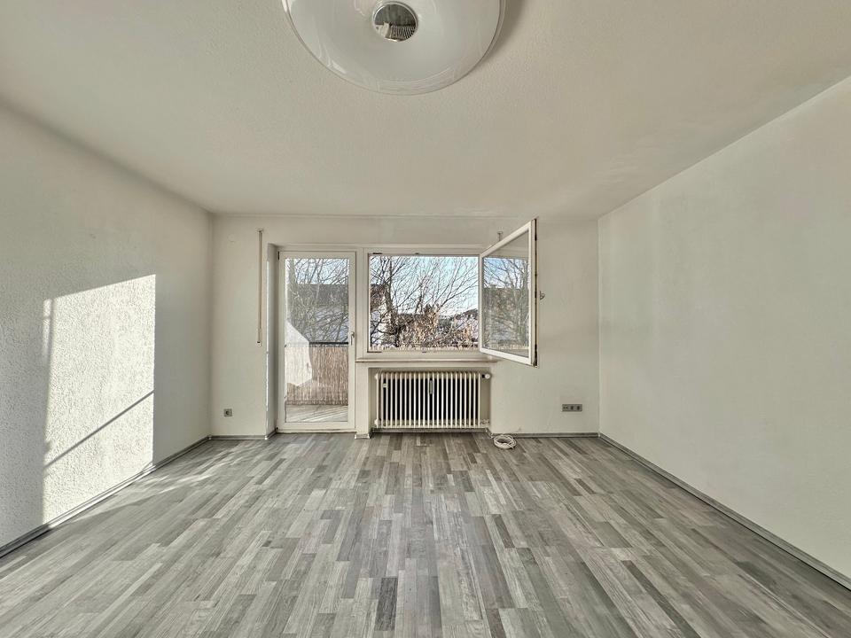 Thumbnail-3-Zimmer-Küche-Bad - Ruhige Lage - Balkon - Saniertes Bad - Garage - Für Paare und Familien